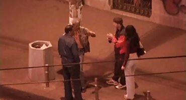 phim sex diary Chồng chia sẻ vợ phim sex heo69 với một người bạn trong một ly bia.