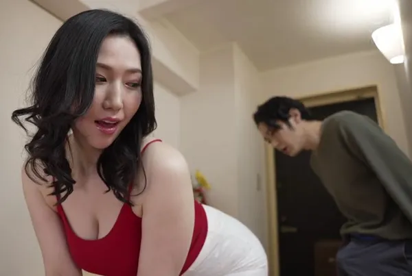 leana loving sex Thằng em “cứng” trước cặp mông hấp dẫn của chị họ sống chung